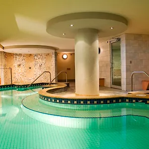 Otel Caribou And